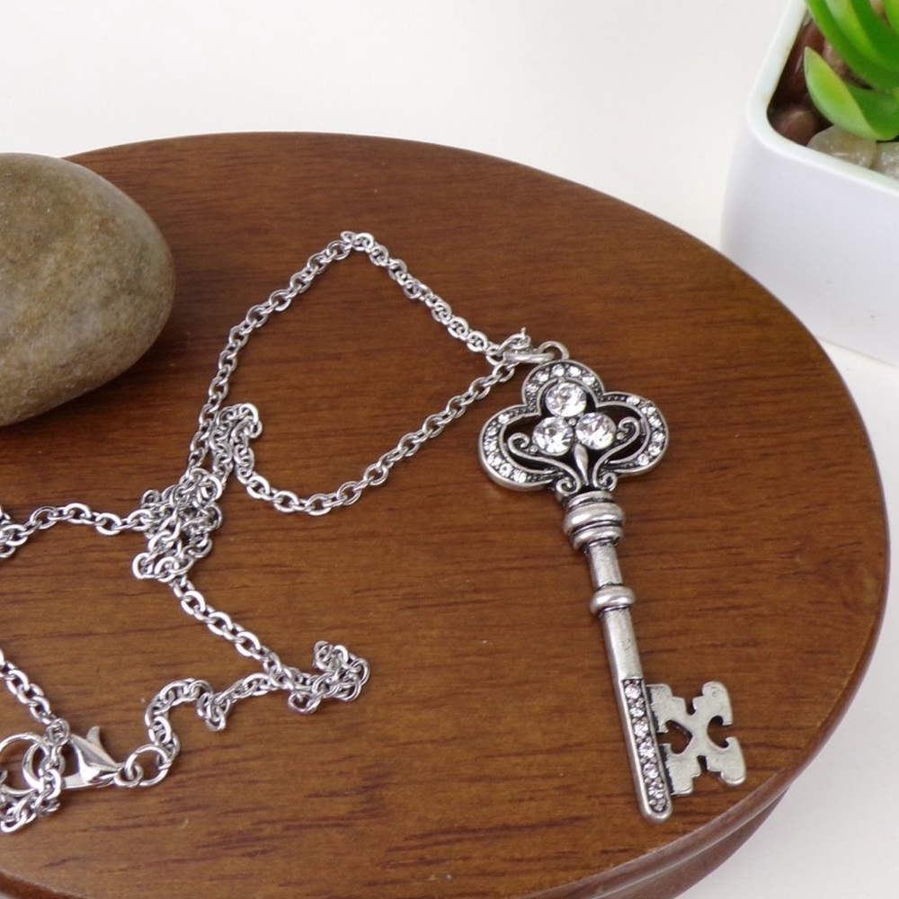 Rhinestone Key Pendant Silver Tone Necklace